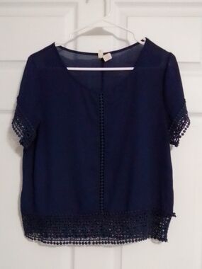 #. Jopna Women's Navy Crochet Trim Short Sleeve Round Neck Top. Size: Large